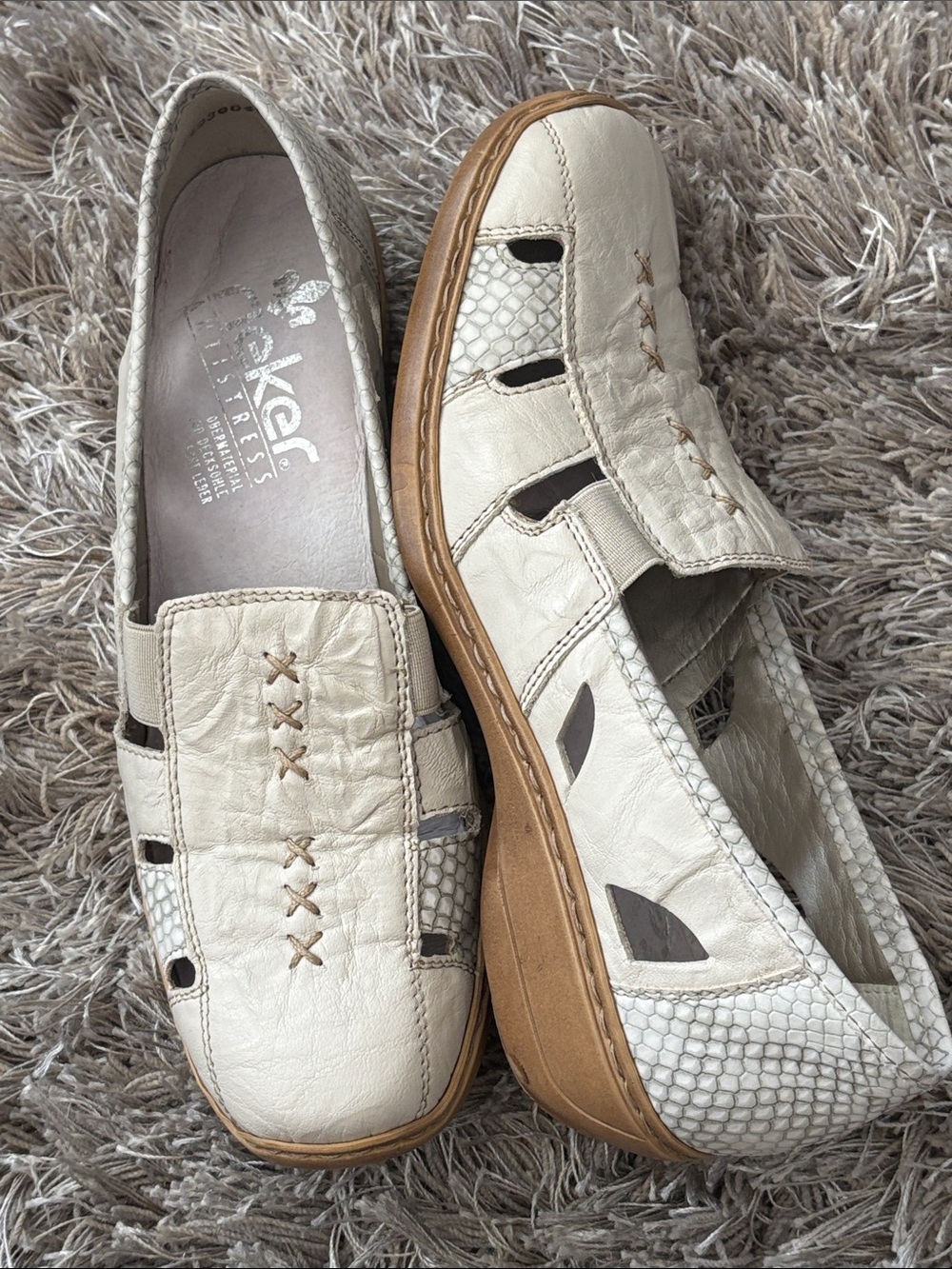 Rieker Doris Slip-On w/decorative stitching and side cut-outs Size 8.5 Euro 40